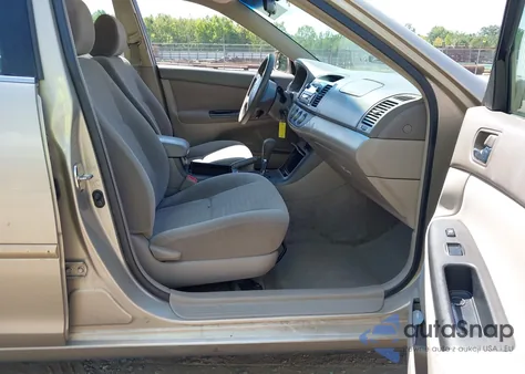 2005 Toyota Camry Le z USA, uszkodzony, nr VIN 4T1BE32K95U047906